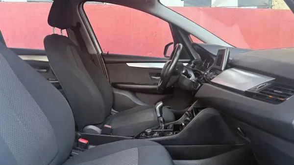 BMW 216 Gran Tourer 2019 - 14900 EUR, 99700 km - AUTO.MOTO.pt - 99700km - foto 11 de 12