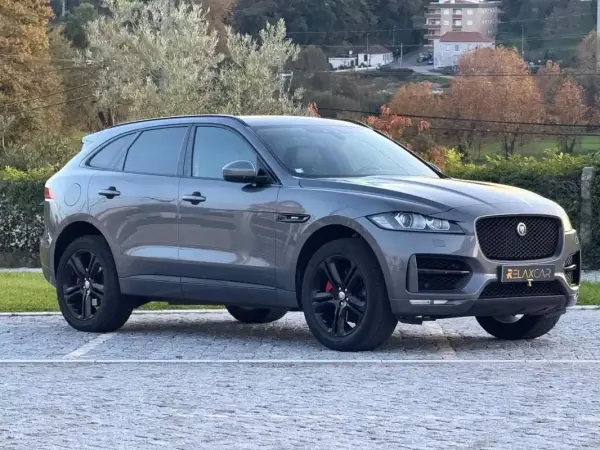 Jaguar F-Pace 2016 - 30999 EUR, 144450 km - AUTO.MOTO.pt - 144450km - foto 4 de 33