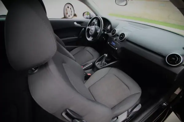 Audi A1 2011 - 11450 EUR, 136350 km - AUTO.MOTO.pt - 136350km - foto 17 de 26