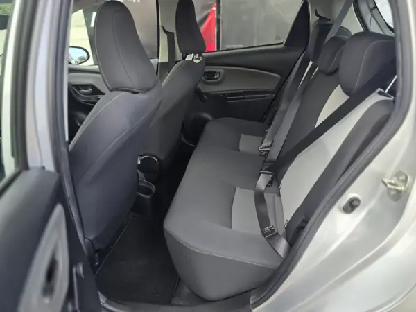 Toyota Yaris 2020 - 13490 EUR, 130000 km - AUTO.MOTO.pt - 130000km - foto 11 de 14