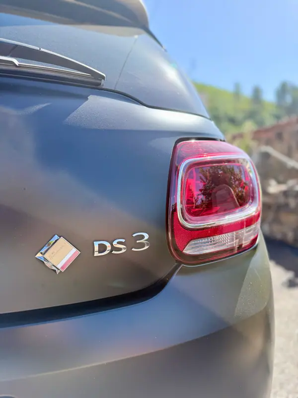 DS DS3 2018 - 16800 EUR, 130000 km - AUTO.MOTO.pt - 130000km - foto 13 de 15