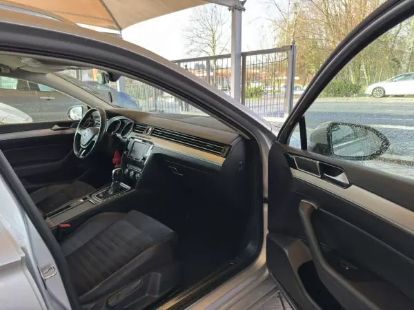 Volkswagen Passat Variant 2015 - 13950 EUR, 242286 km - AUTO.MOTO.pt - 242286km - foto 34 de 36