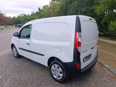 Renault 2020 - 9900 EUR, 108709 km - AUTO.MOTO.pt - 108709km - foto 6 de 11