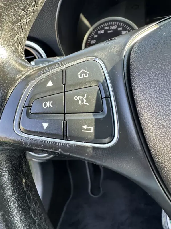Mercedes-Benz C 180 2017 - 15900 EUR, 249000 km - AUTO.MOTO.pt - 249000km - foto 38 de 58