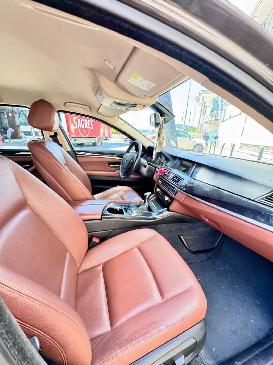 BMW 518 2014 - 13900 EUR, 219000 km - AUTO.MOTO.pt - 219000km - foto 6 de 20