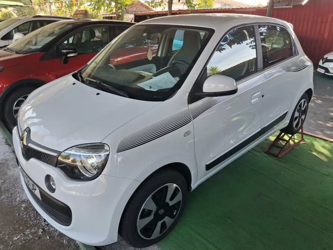 Renault Twingo 2018 - 10950 EUR, 60000 km - AUTO.MOTO.pt - 60000km - foto 2 de 12