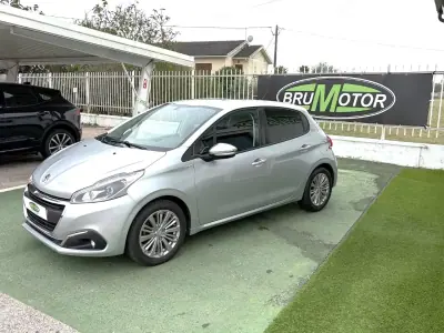 Peugeot 208 2018 — foto 3 de 13