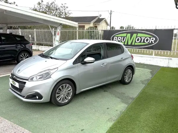 Peugeot 208 2018 — foto 3 de 13