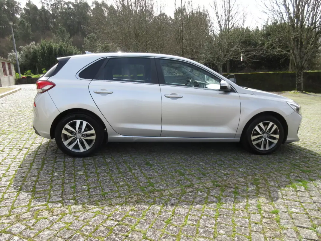 Hyundai i30 2019 - 14990 EUR, 108000 km - 108000km - foto 9 de 42