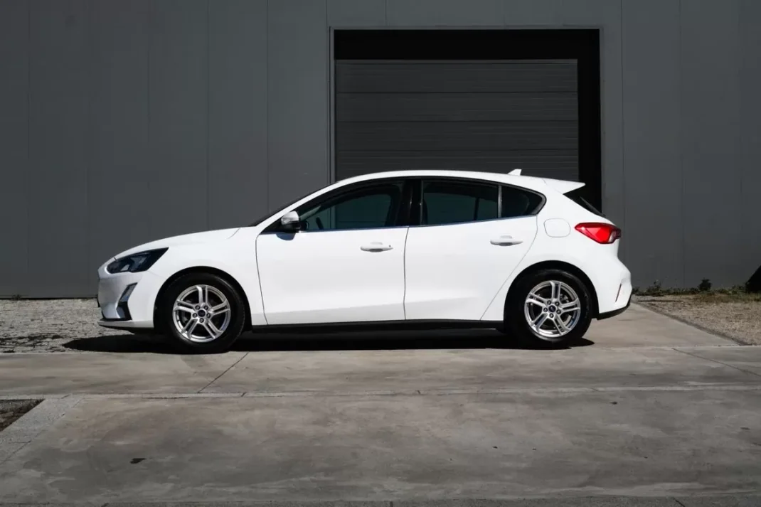 Ford Focus Van 2020 - 14999 EUR, 139000 km - AUTO.MOTO.pt - 139000km - foto 3 de 24