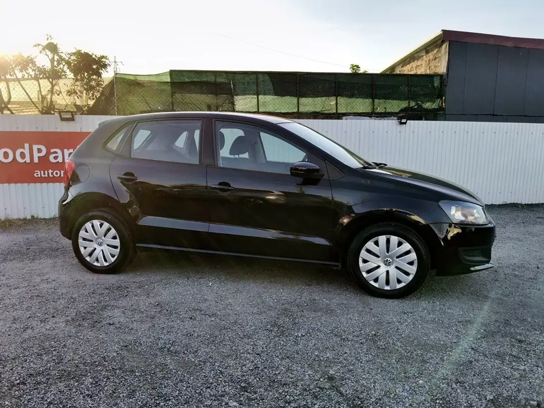 Volkswagen Polo 2011 - 7490 EUR, 120850 km - AUTO.MOTO.pt - 120850km - foto 9 de 21