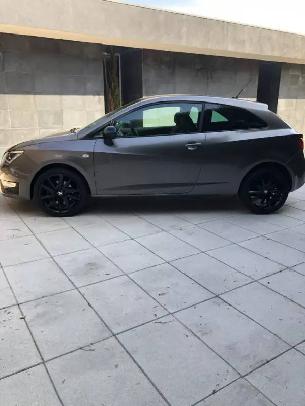 SEAT Ibiza 2016 - 10750 EUR, 142000 km - AUTO.MOTO.pt - 142000km - foto 7 de 33