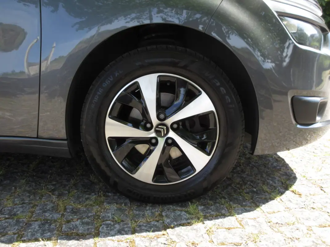 Citroën C4 Grand Picasso 2014 - 11490 EUR, 185000 km - AUTO.MOTO.pt - 185000km - foto 15 de 60