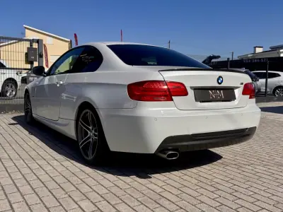 BMW 320 2009 - 13990 EUR, 243000 km - 243000km - foto 6 de 19
