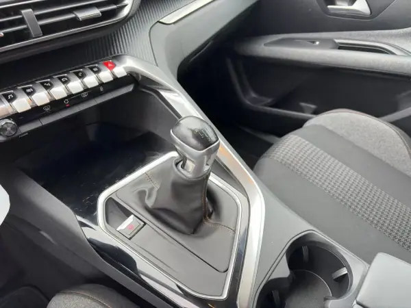 Peugeot 3008 2019 - 17900 EUR, 66750 km - AUTO.MOTO.pt - 66750km - foto 11 de 21