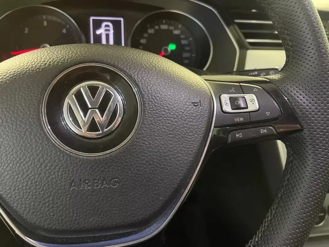 Volkswagen Passat Variant 2019 - 15750 EUR, 257000 km - AUTO.MOTO.pt - 257000km - foto 24 de 33