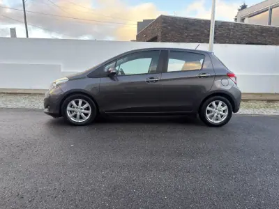 Toyota Yaris 2012 - 10400 EUR, 199391 km - AUTO.MOTO.pt - 199391km - foto 4 de 16