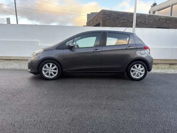 Toyota Yaris 2012 - 10400 EUR, 199391 km - AUTO.MOTO.pt - 199391km - foto 4 de 16