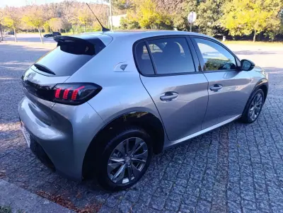 Peugeot e-208 2022 - 16950 EUR, 55700 km - foto 4 de 18