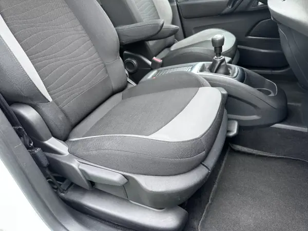 Citroën C4 Picasso 2015 - 9250 EUR, 160000 km - AUTO.MOTO.pt - 160000km - foto 65 de 68