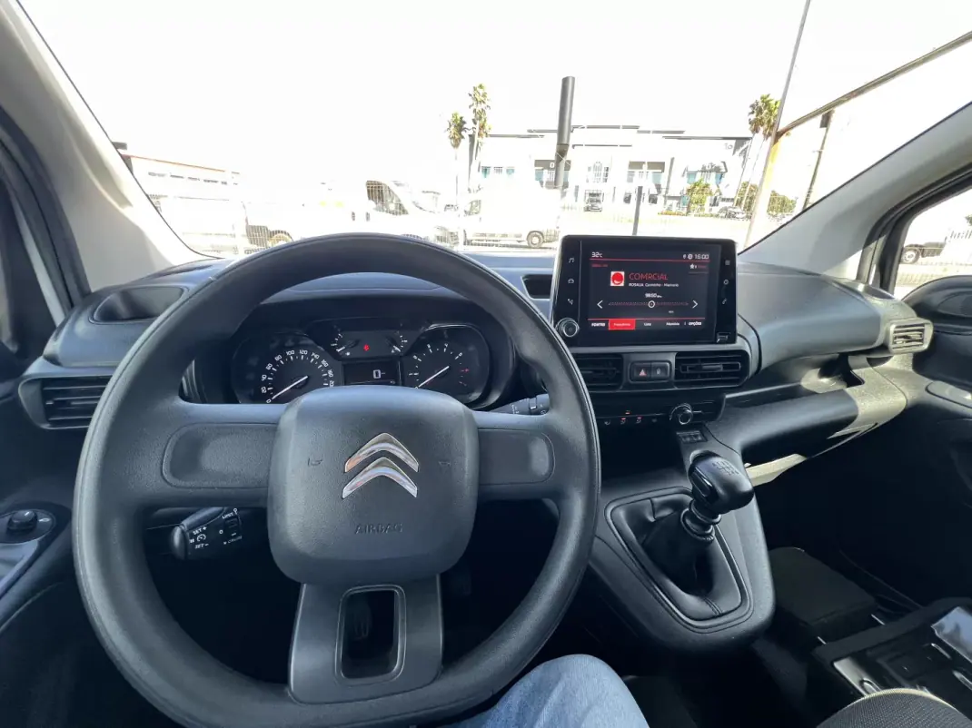 Citroën 2023 - 14900 EUR, 148151 km - 148151km - foto 8 de 12