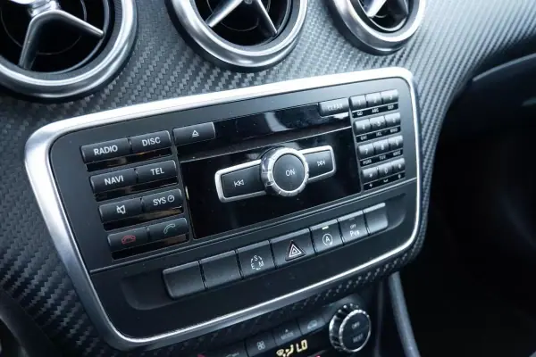 Mercedes-Benz A 200 2015 - 18900 EUR, 174000 km - AUTO.MOTO.pt - 174000km - foto 14 de 25