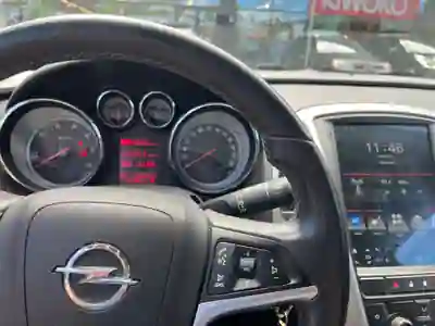 Opel Astra 2012 — foto 6 de 6