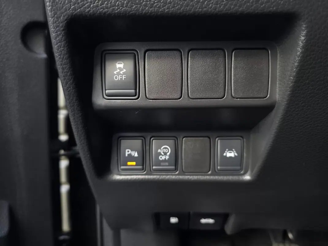 Nissan Qashqai 2015 - 13990 EUR, 146000 km - AUTO.MOTO.pt - 146000km - foto 29 de 40