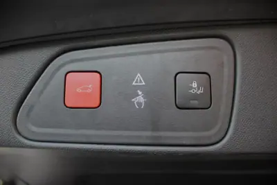 Peugeot 3008 2019 - 15990 EUR, 136300 km - 136300km - foto 29 de 31