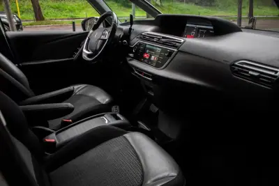 Citroën C4 Spacetourer 2019 - 10550 EUR, 304577 km - AUTO.MOTO.pt - 304577km - foto 26 de 45