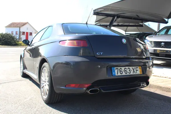 Alfa Romeo GT 2004 - 3800 EUR, 289000 km - AUTO.MOTO.pt - 289000km - foto 7 de 23
