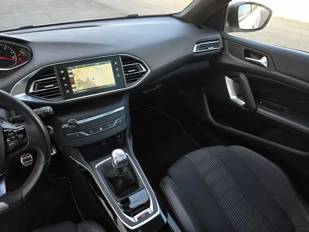 Peugeot 308 SW 2017 - 13750 EUR, 136500 km - 136500km - foto 15 de 36