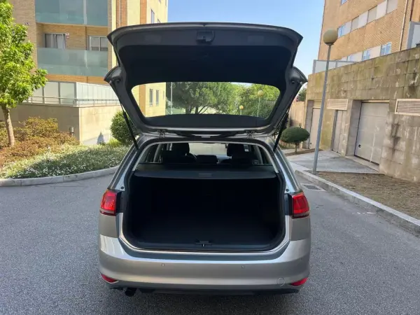 Volkswagen Golf Variant 2016 - 12950 EUR, 173000 km - AUTO.MOTO.pt - 173000km - foto 8 de 15