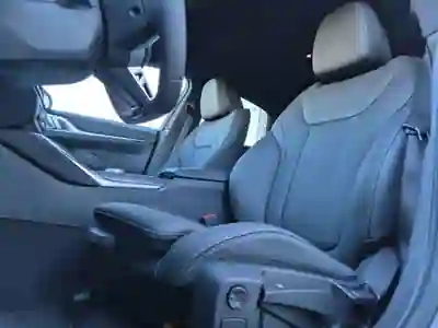 BMW i4 2025 - 30000 EUR, 25000 km - 25000km - foto 3 de 8