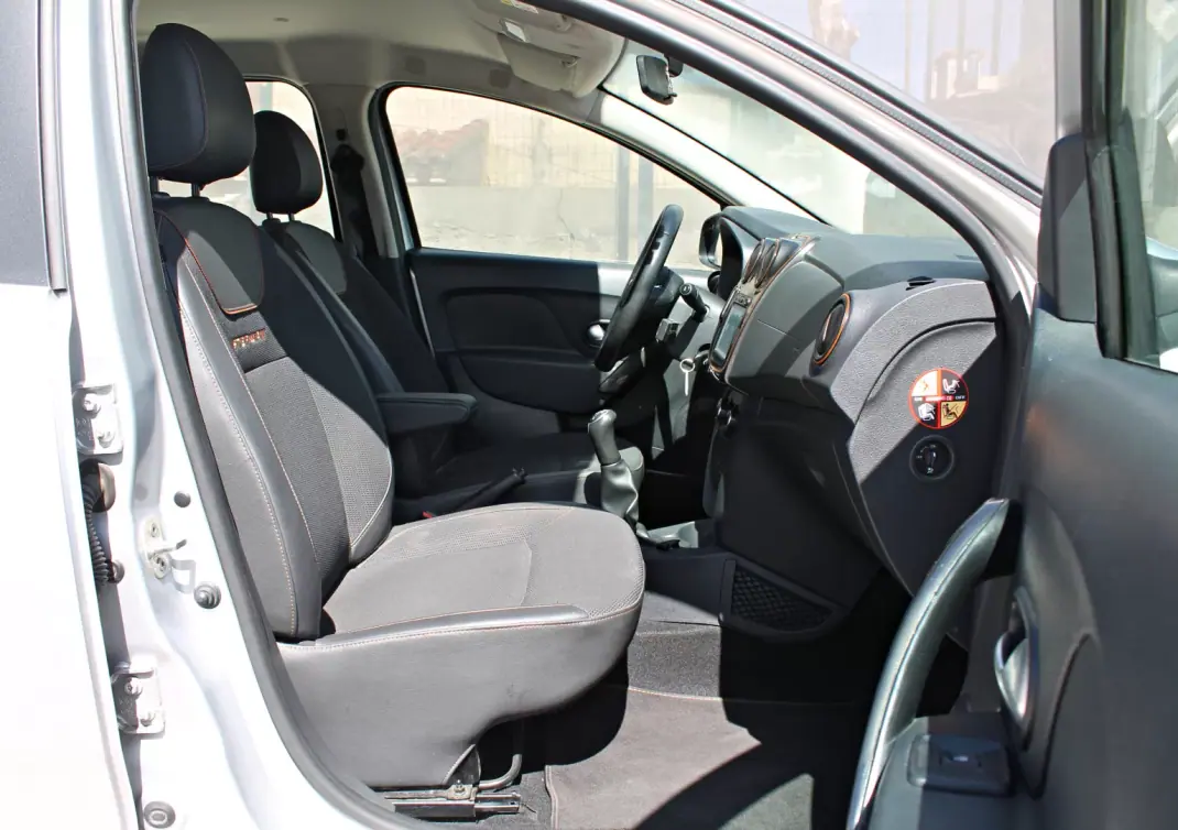 Dacia Sandero 2018 - 10400 EUR, 35110 km - AUTO.MOTO.pt - 35110km - foto 14 de 24