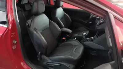 Peugeot 208 2015 - 11990 EUR, 110463 km - AUTO.MOTO.pt - 110463km - foto 60 de 71