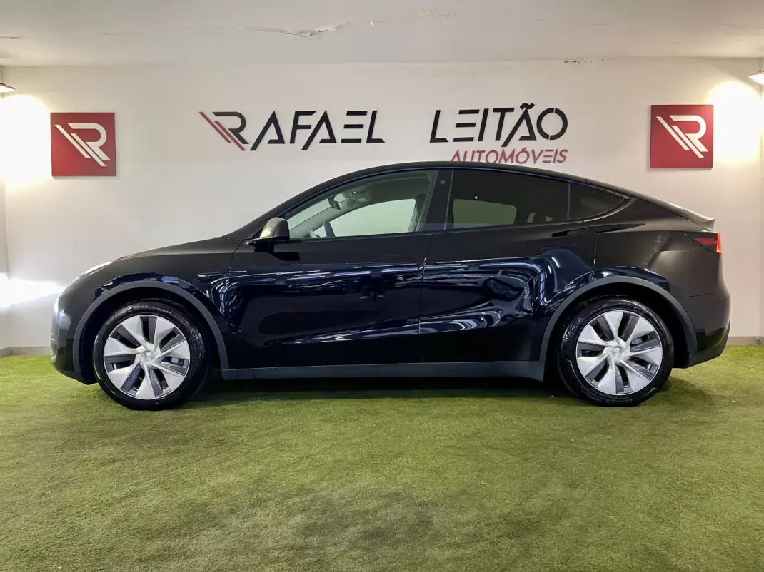 Tesla Model Y 2024 - 38500 EUR, 68000 km - AUTO.MOTO.pt - 68000km - foto 11 de 43