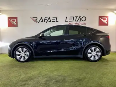 Tesla Model Y 2024 - 38500 EUR, 68000 km - AUTO.MOTO.pt - 68000km - foto 11 de 43