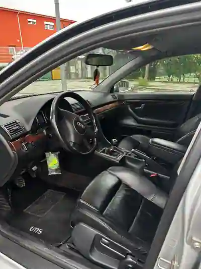 Audi A4 2001 - 3000 EUR, 456000 km - AUTO.MOTO.pt - 456000km - foto 5 de 11