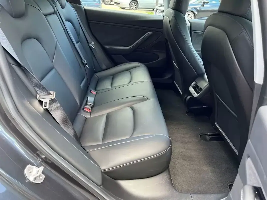Tesla Model 3 2019 - 23990 EUR, 83000 km - AUTO.MOTO.pt - 83000km - foto 13 de 26