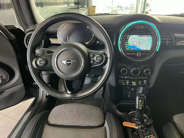 MINI Electric 2020 - 18900 EUR, 56462 km - AUTO.MOTO.pt - 56462km - foto 9 de 24