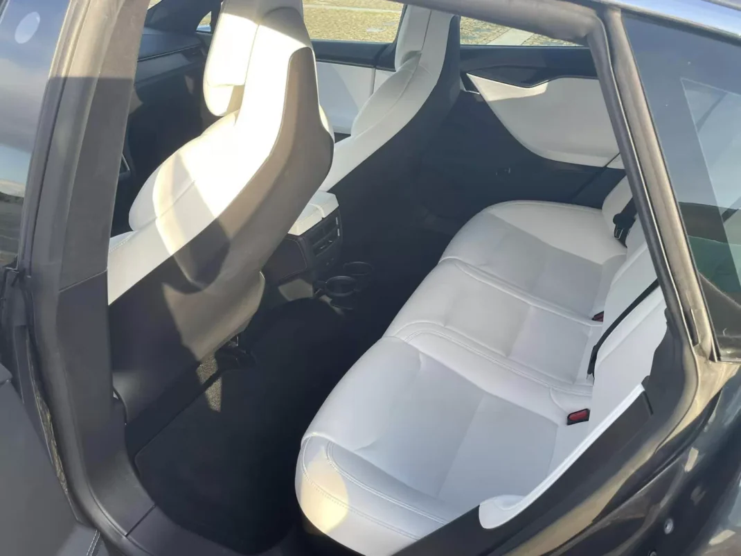 Tesla Model S 2018 - 37900 EUR, 131000 km - AUTO.MOTO.pt - 131000km - foto 11 de 11