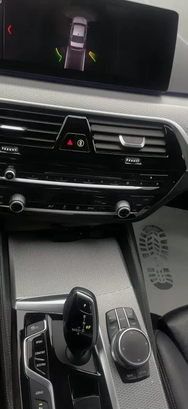 BMW 530e 2018 - 21800 EUR, 283050 km - AUTO.MOTO.pt - 283050km - foto 11 de 12