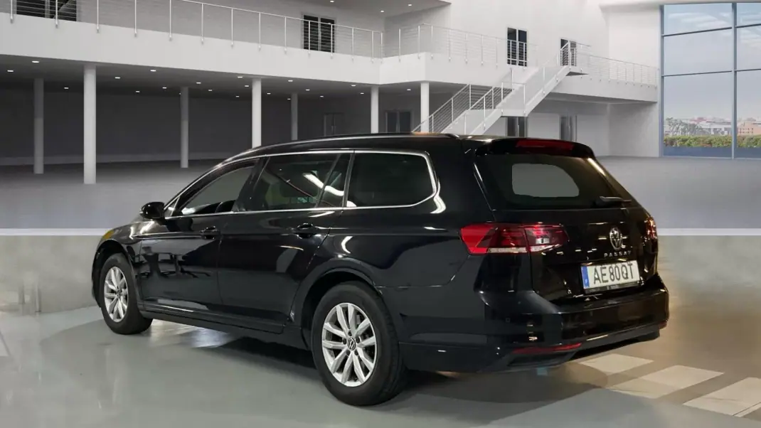 Volkswagen Passat Variant 2020 - 18999 EUR, 132121 km - 132121km - foto 2 de 13