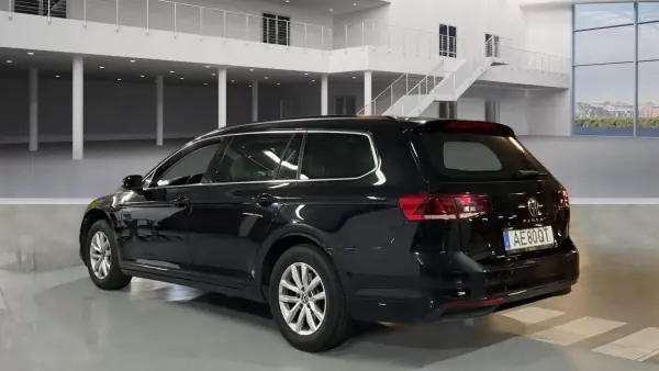 Volkswagen Passat Variant 2020 - 18999 EUR, 132121 km - AUTO.MOTO.pt - 132121km - foto 2 de 13