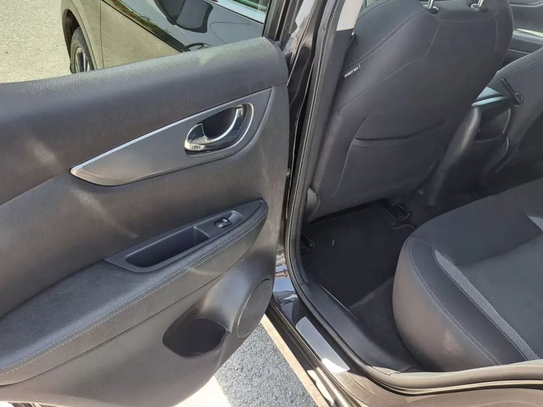 Nissan Qashqai 2019 - 18750 EUR, 92563 km - 92563km - foto 18 de 50