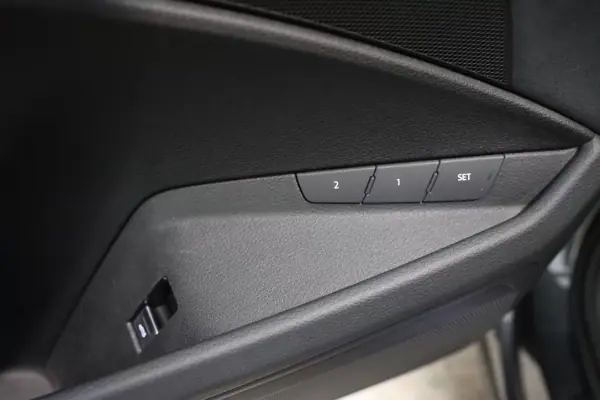 Audi e-tron 2023 - 45000 EUR, 106568 km - AUTO.MOTO.pt - 106568km - foto 6 de 36