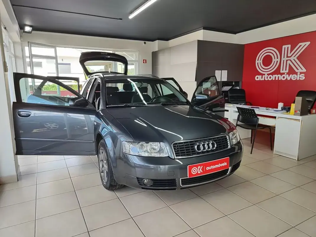 Audi A4 Avant 2004 - 6250 EUR, 348000 km - AUTO.MOTO.pt - 348000km - foto 19 de 34