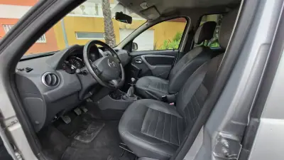 Dacia Duster 2015 - 12480 EUR, 105000 km - AUTO.MOTO.pt - 105000km - foto 13 de 16