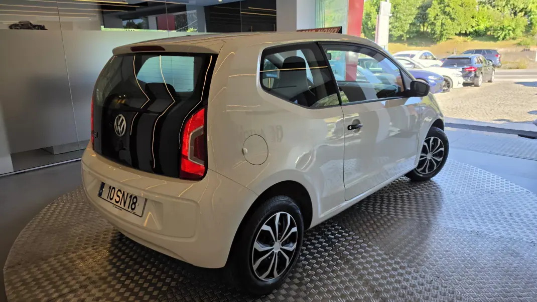 Volkswagen Up! 2016 - 8500 EUR, 79613 km - 79613km - foto 22 de 49